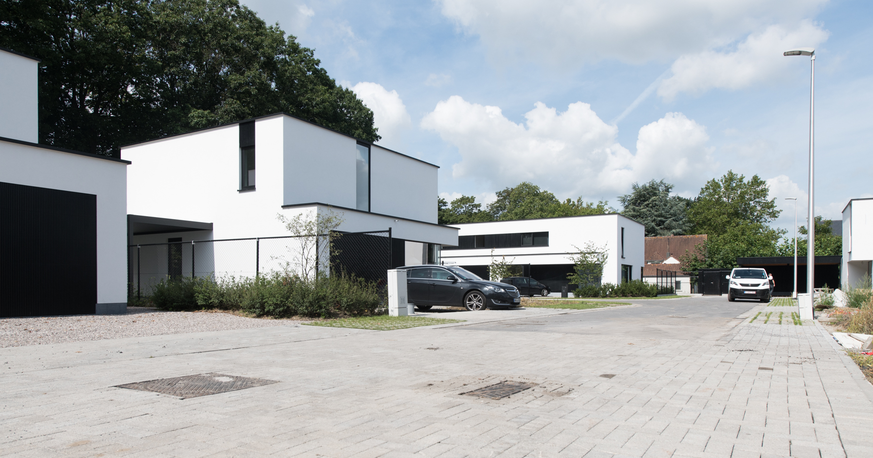 Afgewerkte rioleringswerken met nieuwe verharding